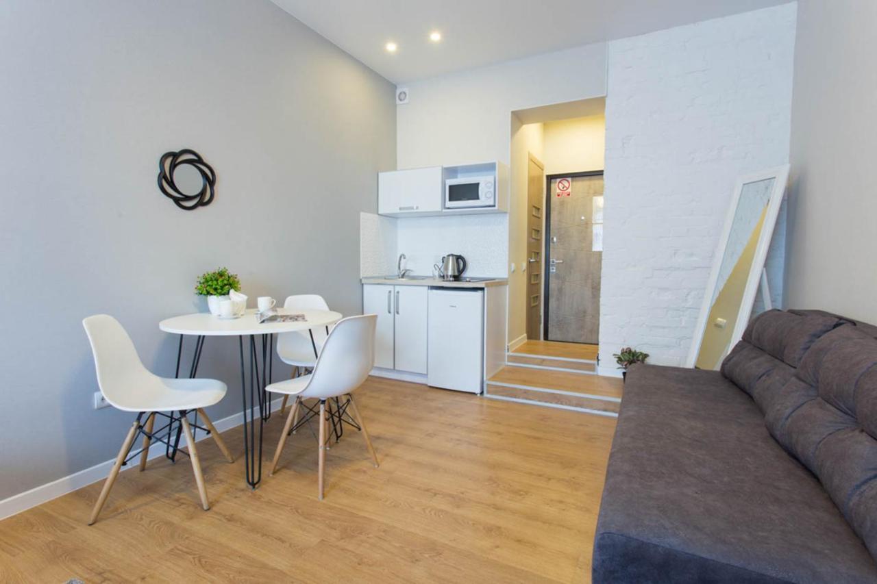 New Studio, Metro Yaroslava Mudroho And Universytet - Chernyshevska Str 95-3 Kharkov Ngoại thất bức ảnh