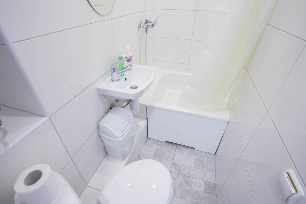 New Studio, Metro Yaroslava Mudroho And Universytet - Chernyshevska Str 95-3 Kharkov Ngoại thất bức ảnh